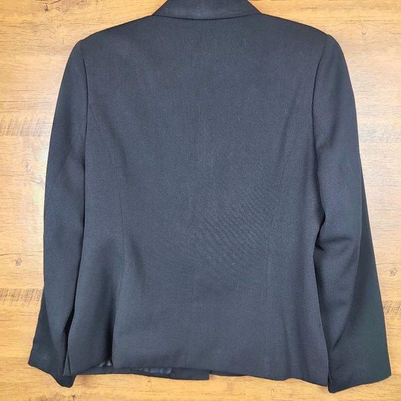 Suite Jacket blazer black size 6 with pockets. - Picture 2 of 6